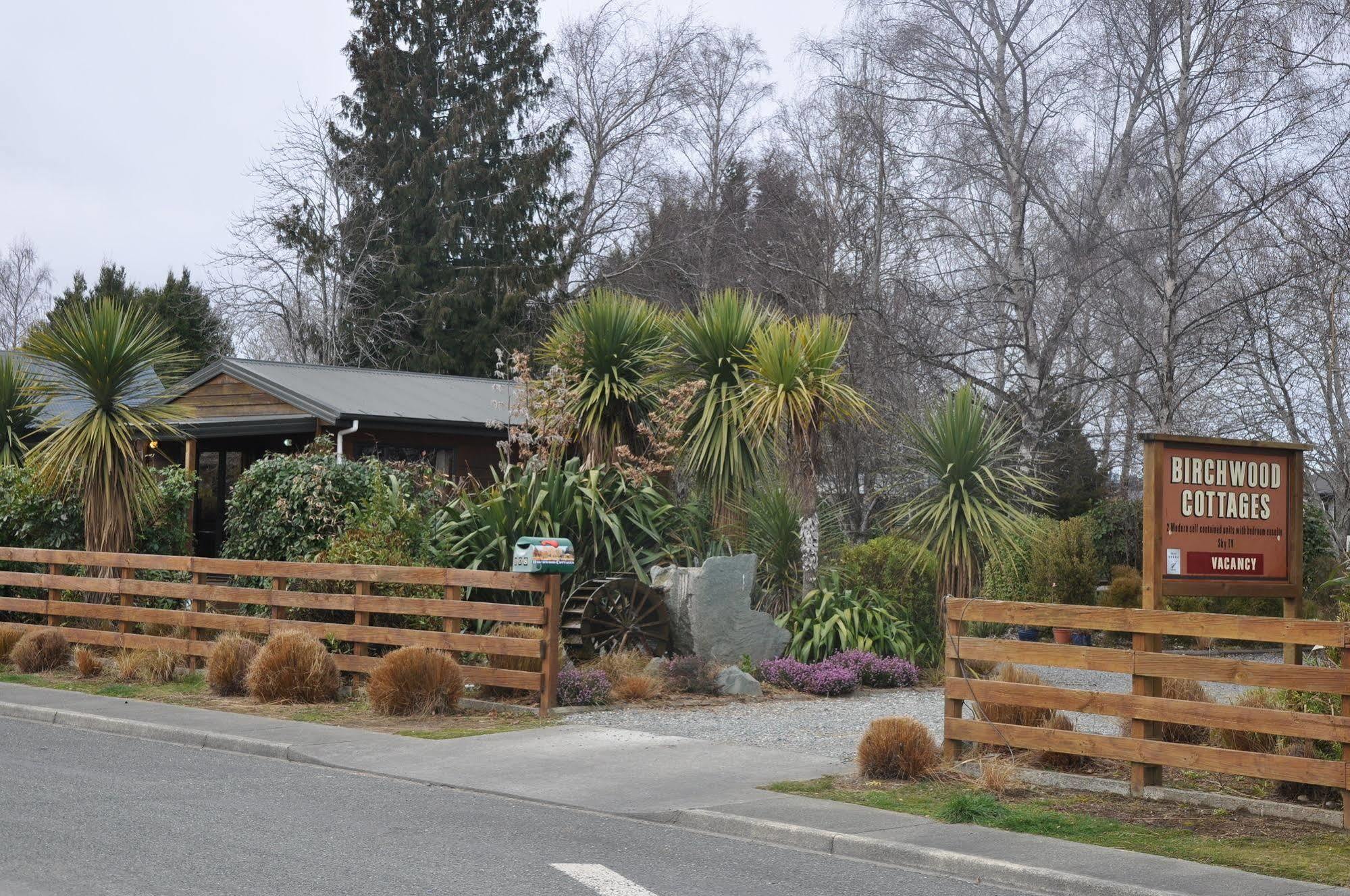 Birchwood Cottages Te Anau Exterior photo